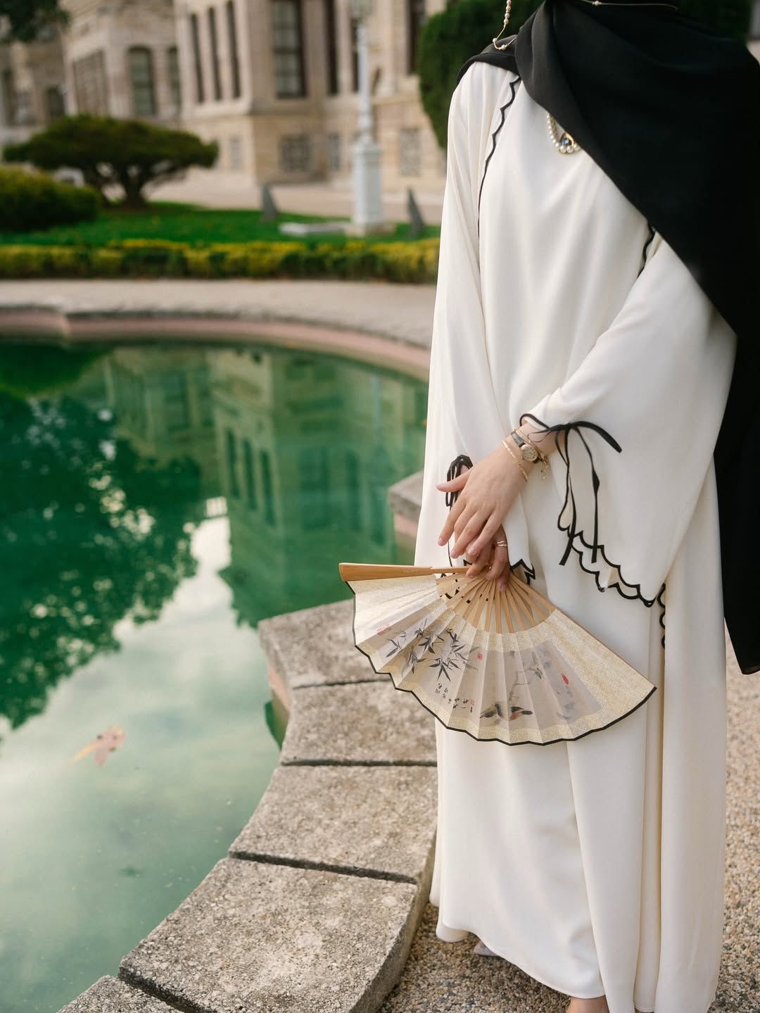 The Royal Luxe Abaya (with Stoler)