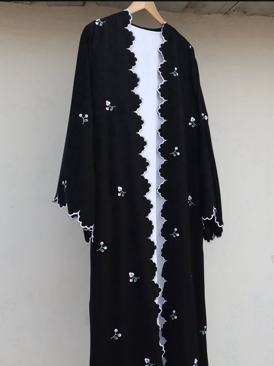 Scallops floral abaya with Inner